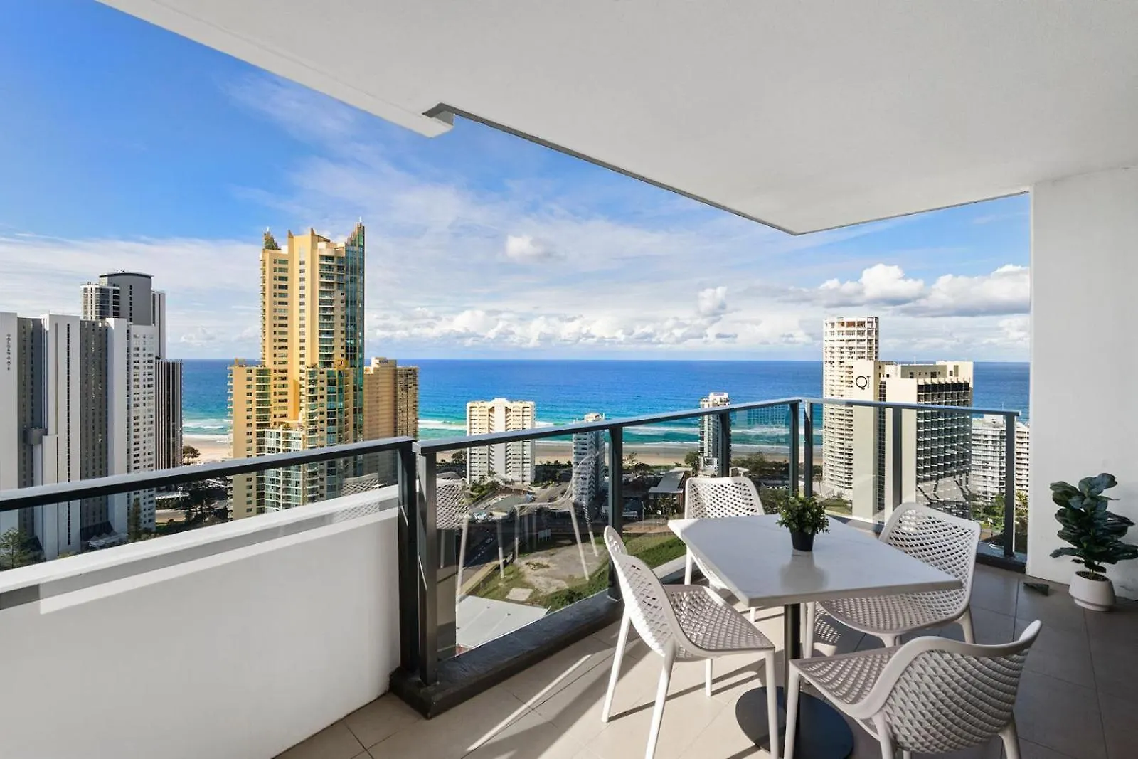 Ruby Apartments - Qstay Gold Coast