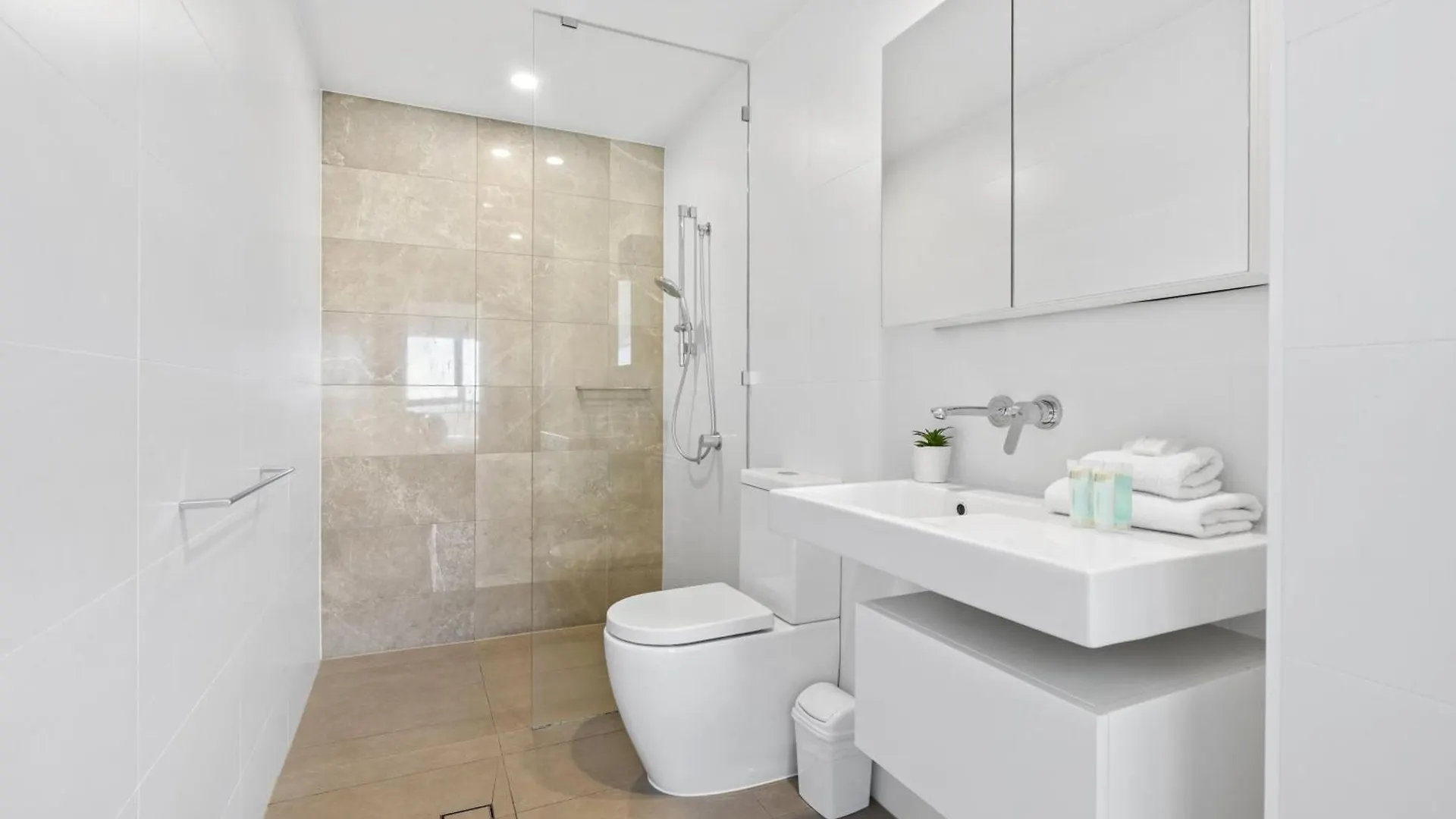 Ruby Apartments - Qstay Gold Coast 0*,  Ausztrália